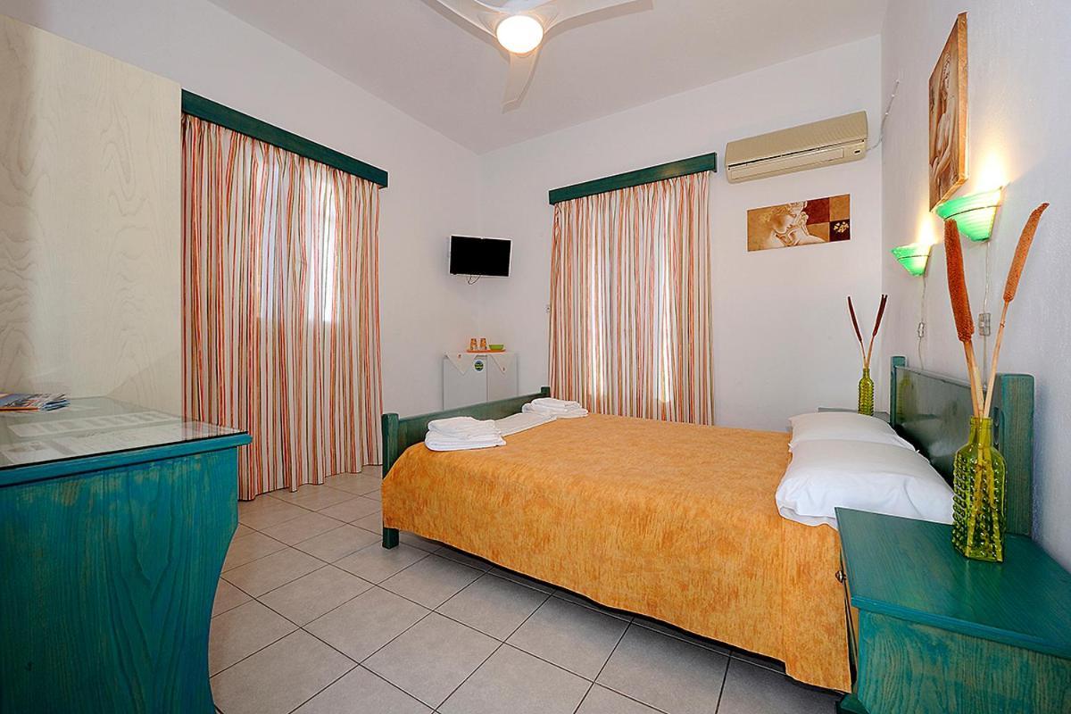 Manousos Rooms Adamantas  Dış mekan fotoğraf